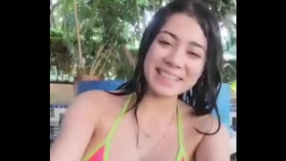 GISELLE MONTES EN LA PISCINA